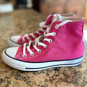 Converse unisex Hi-Top Chuck Taylor all star in bright pink sneakers size 6
